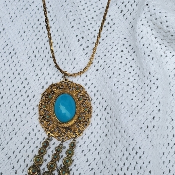 Vintage Gold Filigree Faux Turquoise pendant Necklace - Picture 2 of 7